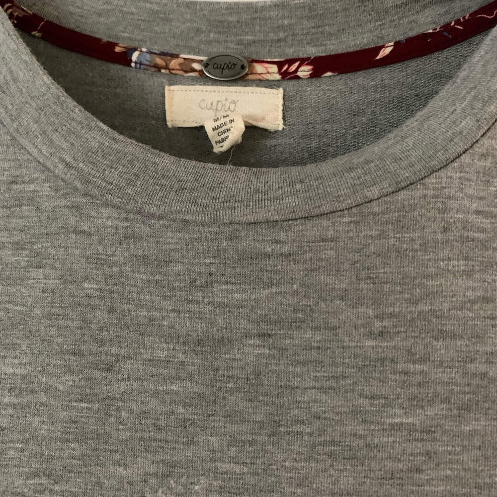 Long sleeve, open shoulder